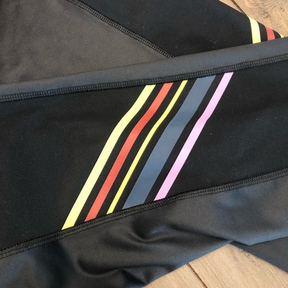 New capri workout pants. Size Large - Picture 2 of 5